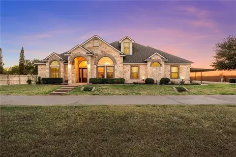 11801 Tree Lake Dr, Waco, TX 76708