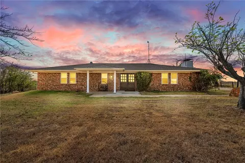 465 Heritage Pkwy, Axtell, TX 76624