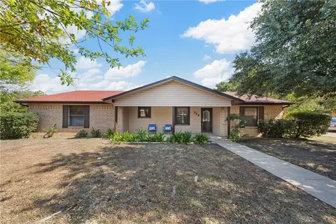 112 Woodforest Dr, Elm Mott, TX 76640