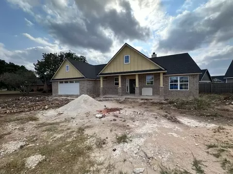 427 Alamo Dr, Mcgregor, TX 76657