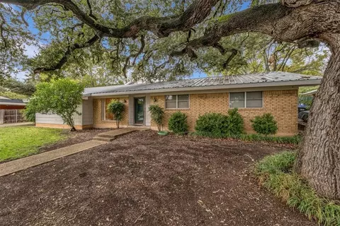 Exterior - 4000 N 30th St, Waco, TX 76708 photo 2 of 5