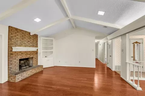 Living - 4000 N 30th St, Waco, TX 76708 photo 2 of 4