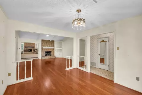 Living - 4000 N 30th St, Waco, TX 76708 photo 3 of 4