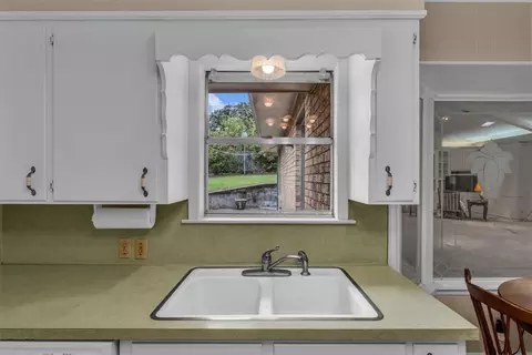 Kitchen - 4000 N 30th St, Waco, TX 76708 photo 1 of 2