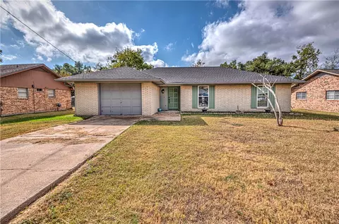 214 Royal Dr, Marlin, TX 76661