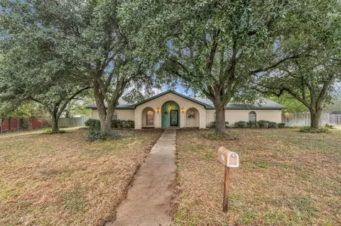 200 Opal St, Hewitt, TX 76643