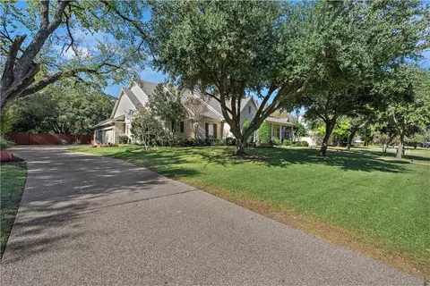 7051 Ledge Stone Dr, Mcgregor, TX 76657 photo 3