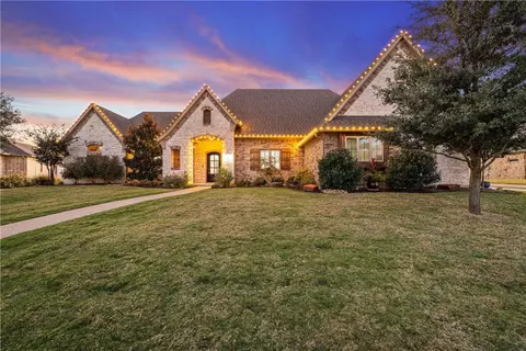 412 Stone Manor Dr, Mcgregor, TX 76657