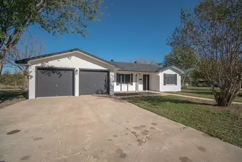 512 Arthur St, Mcgregor, TX 76657 photo 2