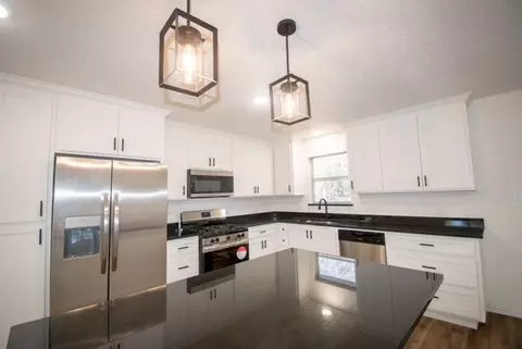 512 Arthur St, Mcgregor, TX 76657 photo 4