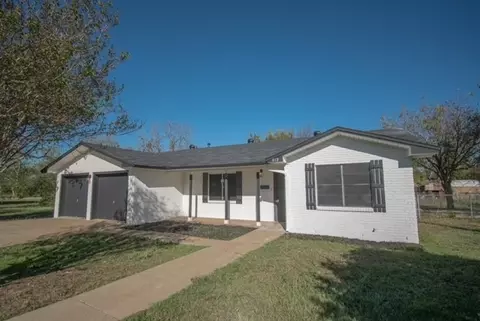 512 Arthur St, Mcgregor, TX 76657