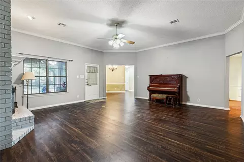 Living - 26 Buttercup Cir, Waco, TX 76708 photo 4 of 6