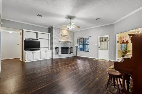 Living - 26 Buttercup Cir, Waco, TX 76708 photo 1 of 6