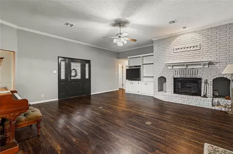Living - 26 Buttercup Cir, Waco, TX 76708 photo 2 of 6
