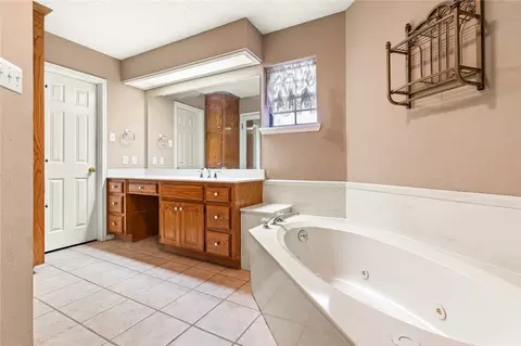 Bath - 26 Buttercup Cir, Waco, TX 76708 photo 5 of 7