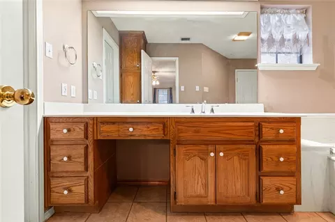 Bath - 26 Buttercup Cir, Waco, TX 76708 photo 4 of 7