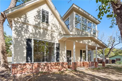 217 E Travis St, Italy, TX 76651
