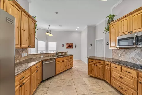 Kitchen - 554 Southern Vw, Lorena, TX 76655 photo 2 of 3