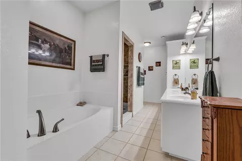Bath - 554 Southern Vw, Lorena, TX 76655 photo 1 of 6