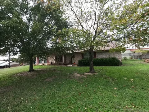 292 Bosque Bend Ln, China Spring, TX 76633