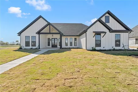 141 Water View Ln, Robinson, TX 76706