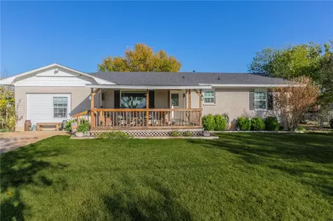 1134 N Lone Star Pkwy, Mcgregor, TX 76657