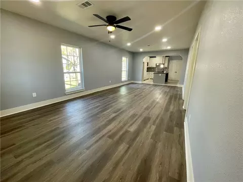 618 Monroe St, Mcgregor, TX 76657 photo 6