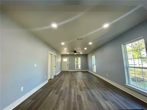 618 Monroe St, Mcgregor, TX 76657 photo 8