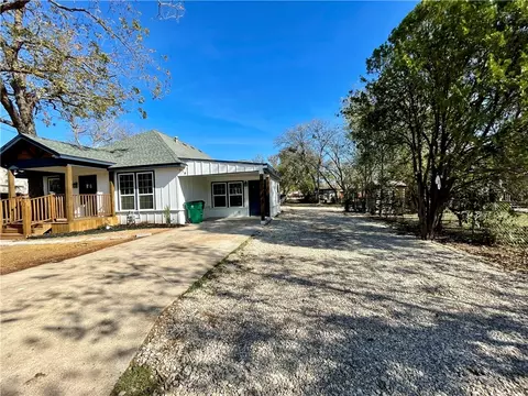 618 Monroe St, Mcgregor, TX 76657 photo 4