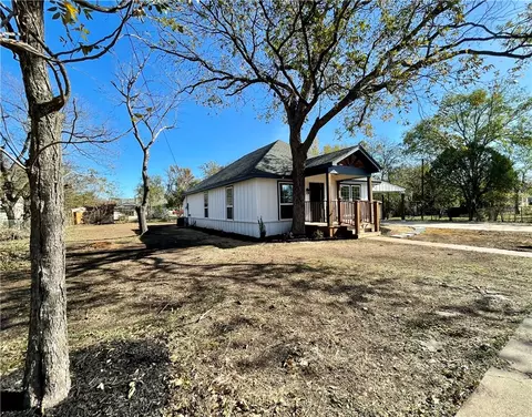 618 Monroe St, Mcgregor, TX 76657 photo 5