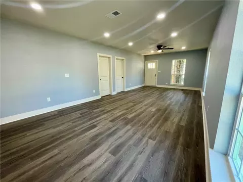 618 Monroe St, Mcgregor, TX 76657 photo 9