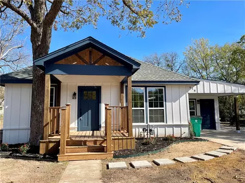 618 Monroe St, Mcgregor, TX 76657 photo 2