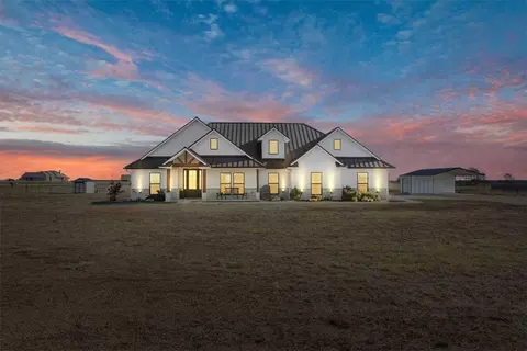 310 Farmview Pkwy, Mcgregor, TX 76657