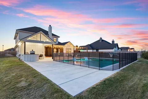Exterior - 2208 Cushman St, Lorena, TX 76655 photo 11 of 12