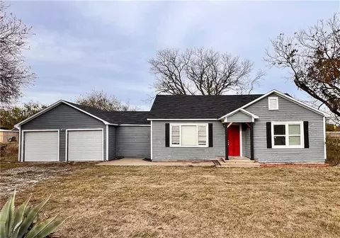 207 W Commerce St, Leroy, TX 76654