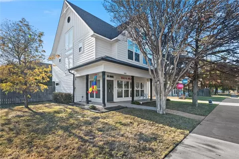 1825 S 12th St, Waco, TX 76706