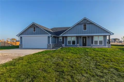 319 W Weinberger Rd, West, TX 76691