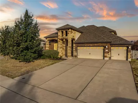 1113 Milford Dr, Woodway, TX 76712