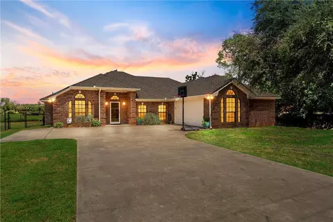 1403 Golf Course Rd, Gatesville, TX 76528