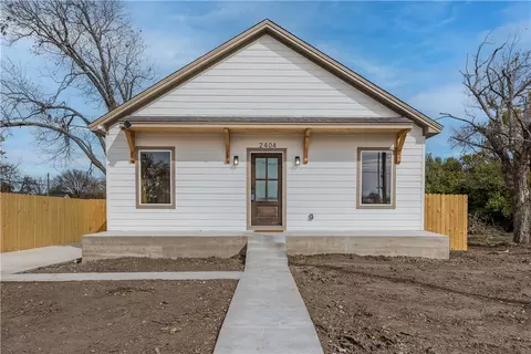 2404 S 12th St, Waco, TX 76706