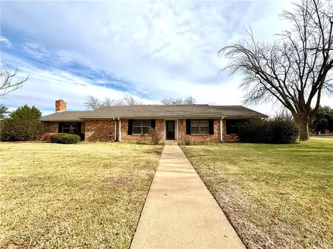 255 Cross Creek Rd, Mcgregor, TX 76657
