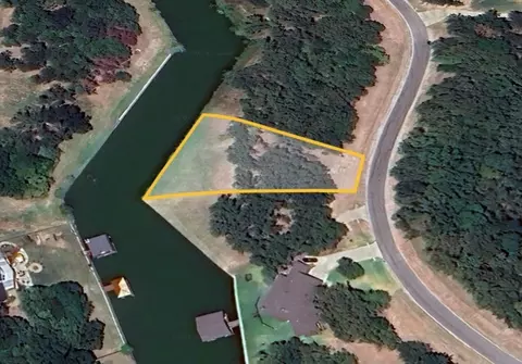 440 Waters Edge Dr, Corsicana, TX 75109