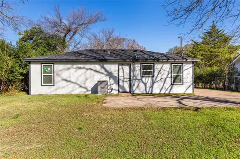 Exterior - 3220 N 26th St, Waco, TX 76708 photo 4 of 5
