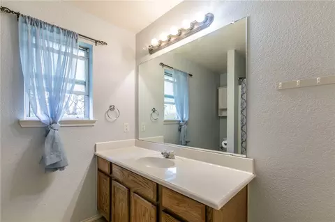 Bath - 4213 Larry Don Ln, Waco, TX 76708 photo 1 of 3