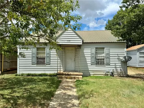 1505 W 10th St, Mcgregor, TX 76657