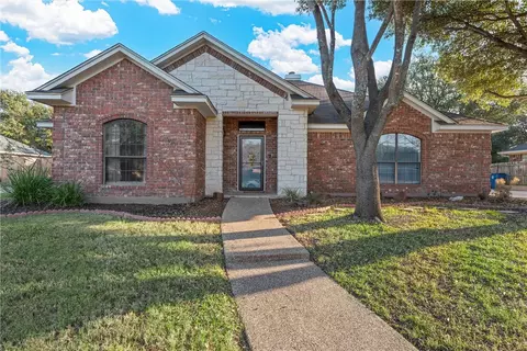 208 Fannin Dr, Hewitt, TX 76643
