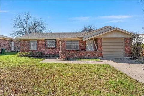 1312 Royal Oaks Dr, Waco, TX 76710