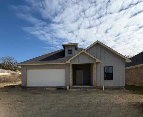 704 College Ave, West, TX 76691
