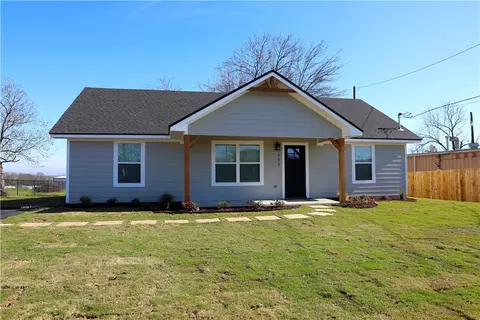 302 N Roberts St, West, TX 76691