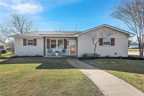 101 Redbud Cir, Hewitt, TX 76643